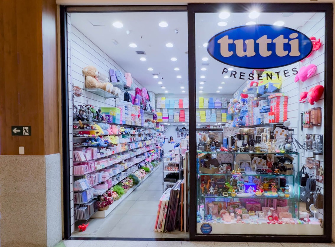 TUTTI PRESENTES